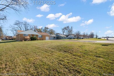 38226 S Groesbeck Hwy, Clinton Township, MI 48036 - photo 6