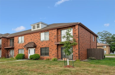 4571 Maureen Dr SE unit 43, Cedar Rapids, IA 52403 - photo 2