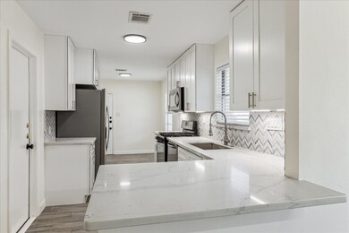 10121 Oboe Dr, Houston, TX 77025 - photo 6