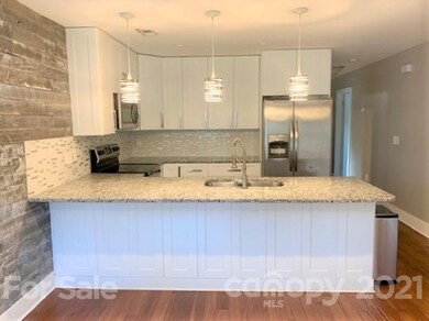 Kitchen/Breakfast Bar