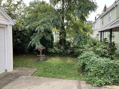 121 Campbell Ave, Williston Park, NY 11596 - photo 4