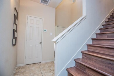 3327 Leading Point Dr, Houston, TX 77091 - photo 4