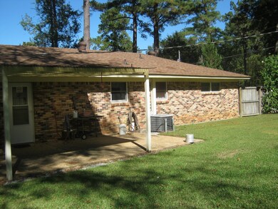 1070 Page Dr, McComb, MS 39648 - photo 4