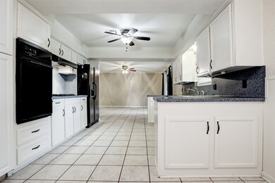 326 Hurstgreen Ln, Alvin, TX 77511 - photo 6