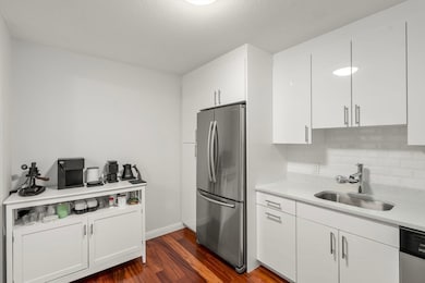 Imperial Towers unit 508, Chestnut Hill, MA 02467 - photo 4