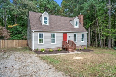 Cape cod house featuring a front lawn