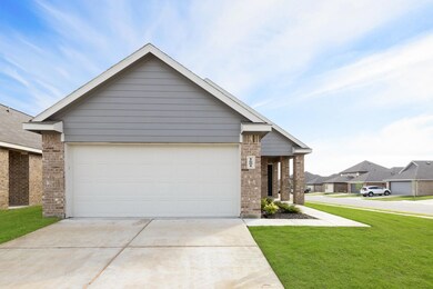 1601 Luke St, Ennis, TX 75119 - photo 2