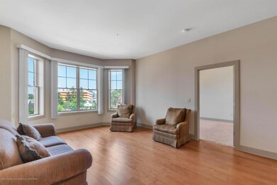 07-600 Albert Ave. #410 WindowStill