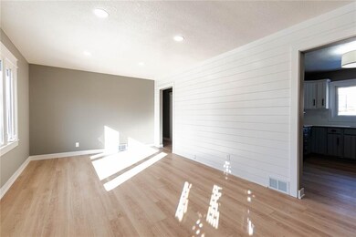 7711 SW 11th St, Des Moines, IA 50315 - photo 3