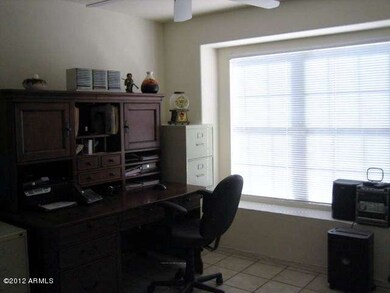 6922 Medina Den (640x480)