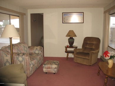 5850 Box R Living Room