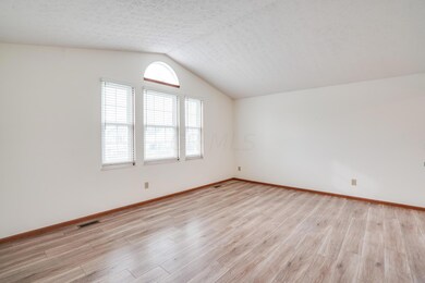 4848 Gilhem Ct, Columbus, OH 43228 - photo 7