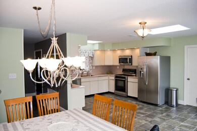 439 Line Rd Kitchen 032