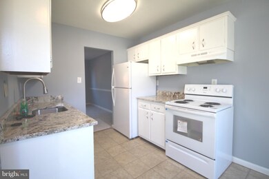 11709 Trophy Ct, Germantown, MD 20876 - photo 2