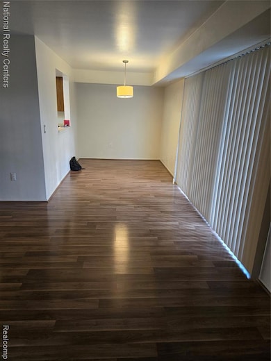 27354 Evergreen Rd unit 25, Lathrup Village, MI 48076 - photo 7