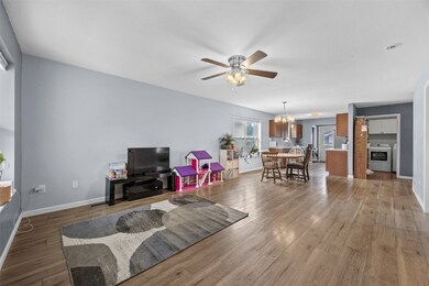 806 10th St SW, Cedar Rapids, IA 52404 - photo 3