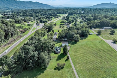 77 Mountain Pass Rd, Blue Ridge, VA 24064 - photo 3