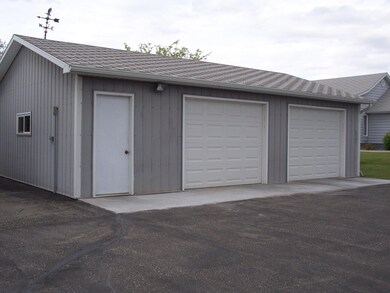 detached heated insulated finished <|><|