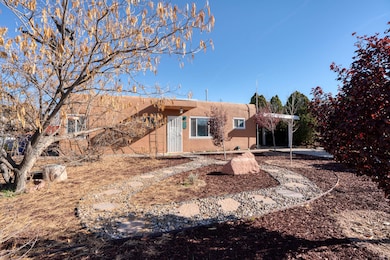 2724 Graceland Dr NE, Albuquerque, NM 87110 - photo 3