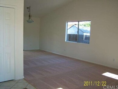 ENTRY/ LIVING ROOM
