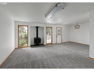 570 NE 24th St, Gresham, OR 97030 - photo 2