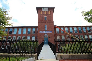 Rivermoor Landing unit 10, Newmarket, NH 03857 - photo 5