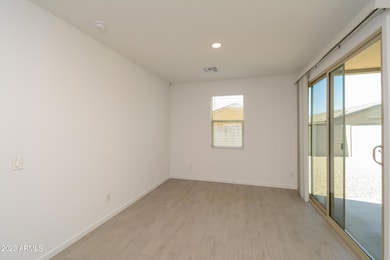 004-photo-dining-room-13005900