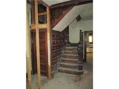 Entry/Foyer.