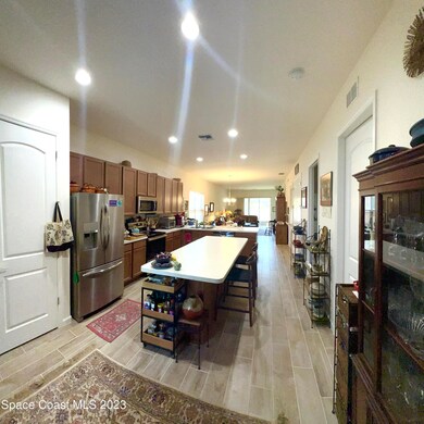 HUGE KITCHEN