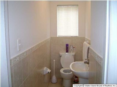 63 Beresford Ave, Staten Island, NY 10314 - photo 4