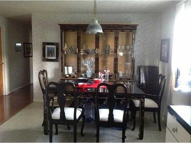 Kitchen Eat-in kitchen/dining area