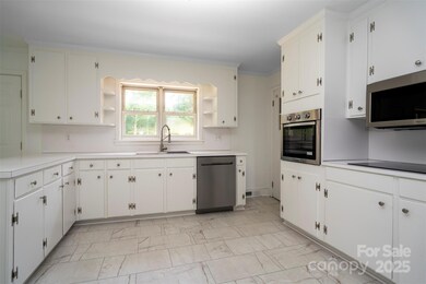 6517 Elmwood Cir, Charlotte, NC 28214 - photo 5