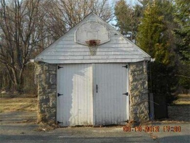 213 Douglas St, Uxbridge, MA 01569 - photo 4