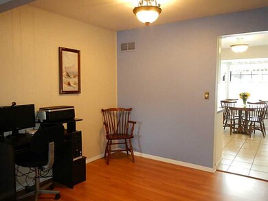 Dining Room. Dining room with Pergo floor