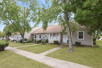 162 Parkway Dr Unit B Freehold-large-002