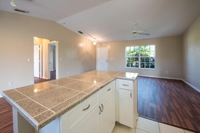 614 SW Backert Ave Port St-large-005-4-F