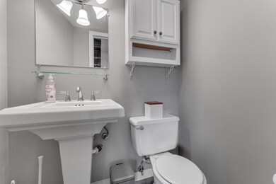 1094 Folkestone Rd unit 13-A, Columbus, OH 43220 - photo 6