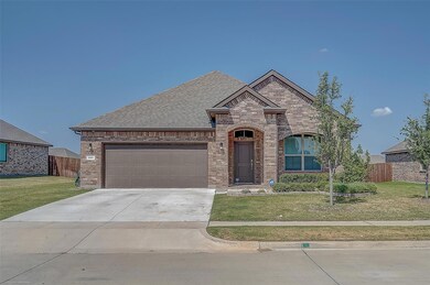 305 Smart Strike Ct, Granbury, TX 76049 - photo 2