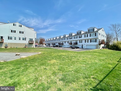 3 Riverwatch Ct unit 3, Essington, PA 19029 - photo 3