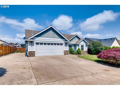 312 Trout St, Molalla, OR 97038 - photo 3