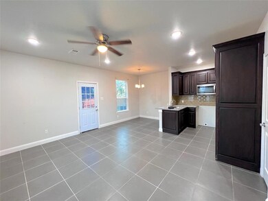 102 Robbins St unit C, Cleburne, TX 76031 - photo 6