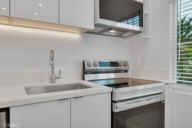 23806 Calvert St, Los Angeles, CA 91367 - photo 4