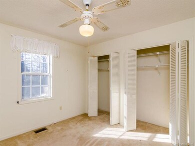 19 Clubhouse Ct, Asheville, NC 28803 - photo 6