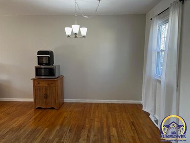 908 SE 35th Terrace, Topeka, KS 66605 - photo 5