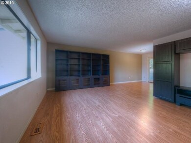 Living plus built-ins