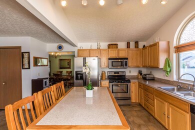 So much counter space!