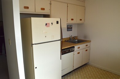 43 Pomeworth St unit 41, Stoneham, MA 02180 - photo 3