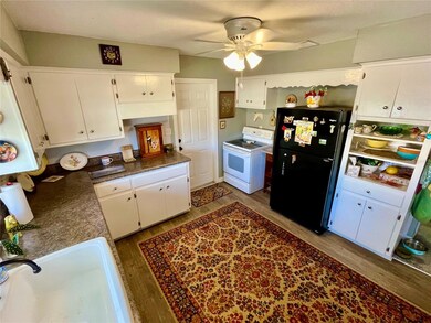 208 E Park St, Lake Placid, FL 33852 - photo 7