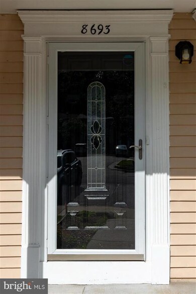 8693 Bent Arrow Ct, Springfield, VA 22153 - photo 3