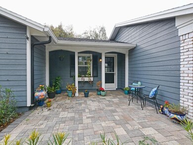 Cozy entrance from front of Home directly into Kit